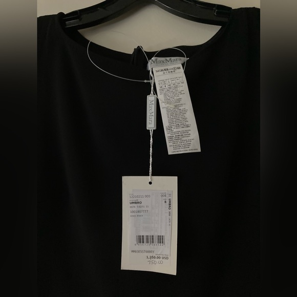 Max Mara black sleeveless boatneck pleat hem dress. 🆕 - Picture 8 of 10